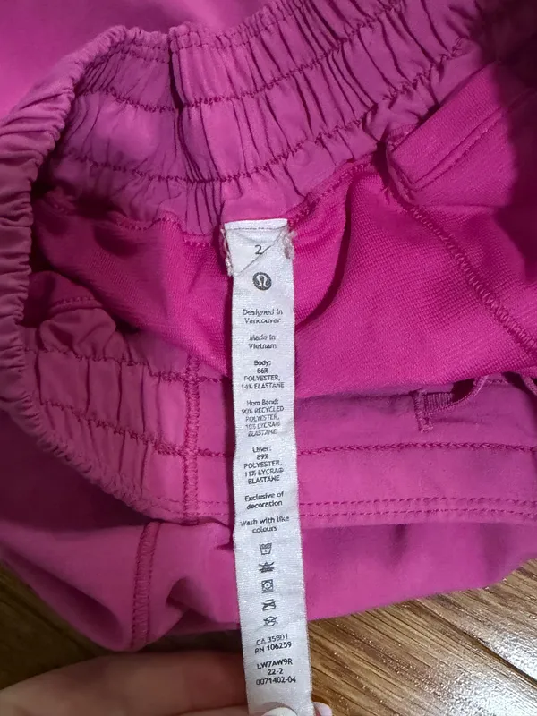 Lululemon Hotty Hot 2.5" - Image 3