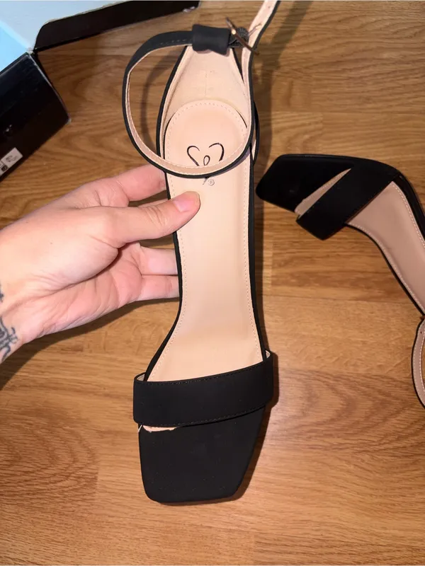 NIB-Windsor BOBO-2 heels with ankle strap - Image 4