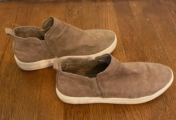 Universal Threads High Top Suede Sneakers - Image 5