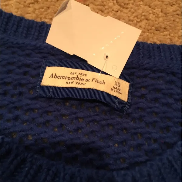 Abercrombie Blue knit long sleeve top never worn - Image 3