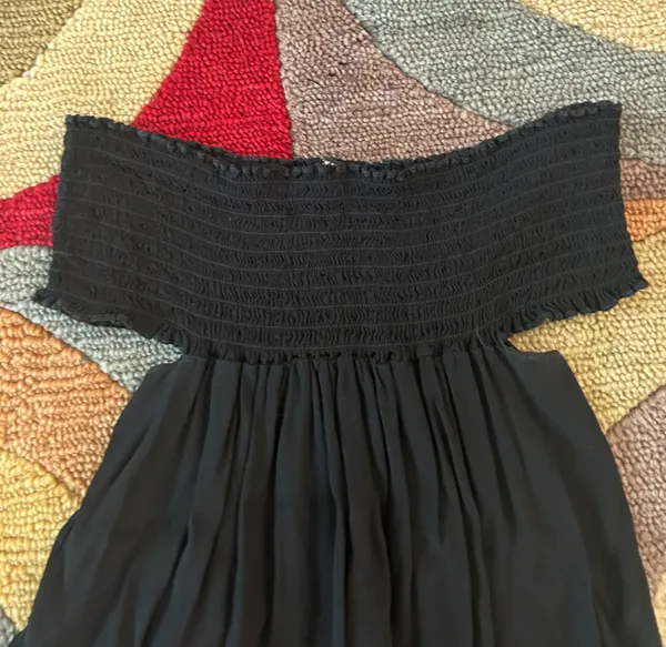 Brandy Melville Off The Shoulder Strapless Smocked Flowy Top Black One Size - Image 2
