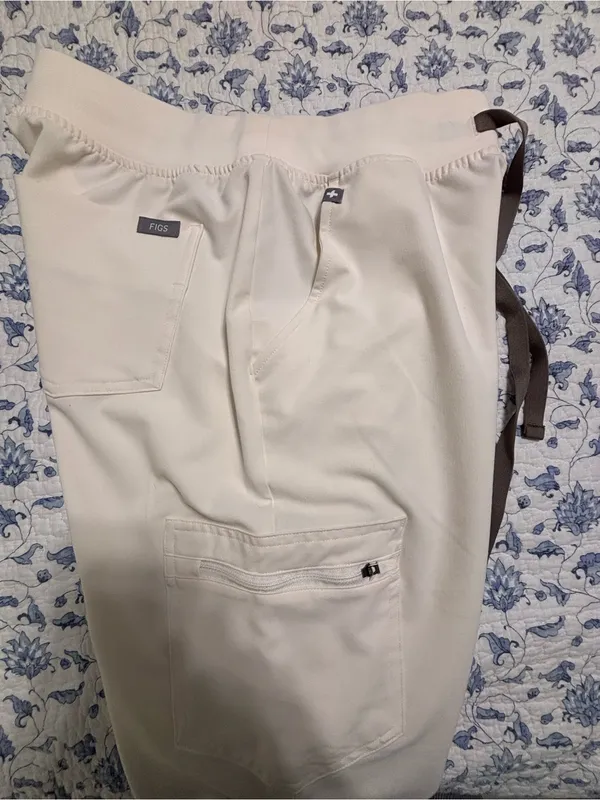 FIGS Zamora Ivory joggers elastic waist drawstring women’s size SMALL - Image 2