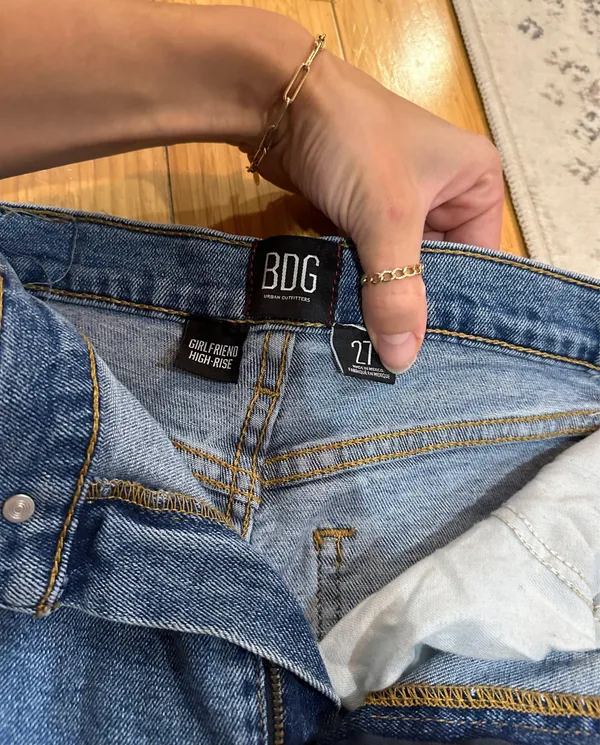 BDG Girlfriend High-Rise Jeans - Image 5