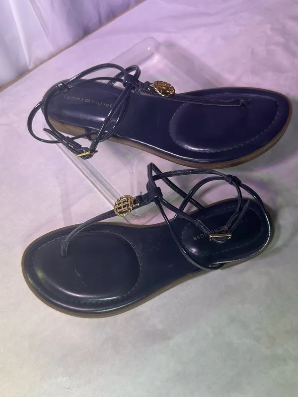 Tommy Hilfiger Black Strappy Thong Sandals with Gold Accent - Image 3