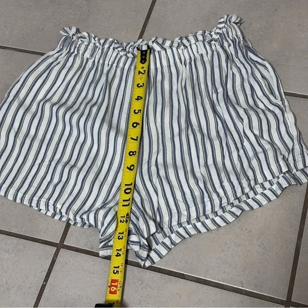 Hollister Women Elastic Waist Ultra High Rise Stripe Shorts White Size‎ S - Image 5