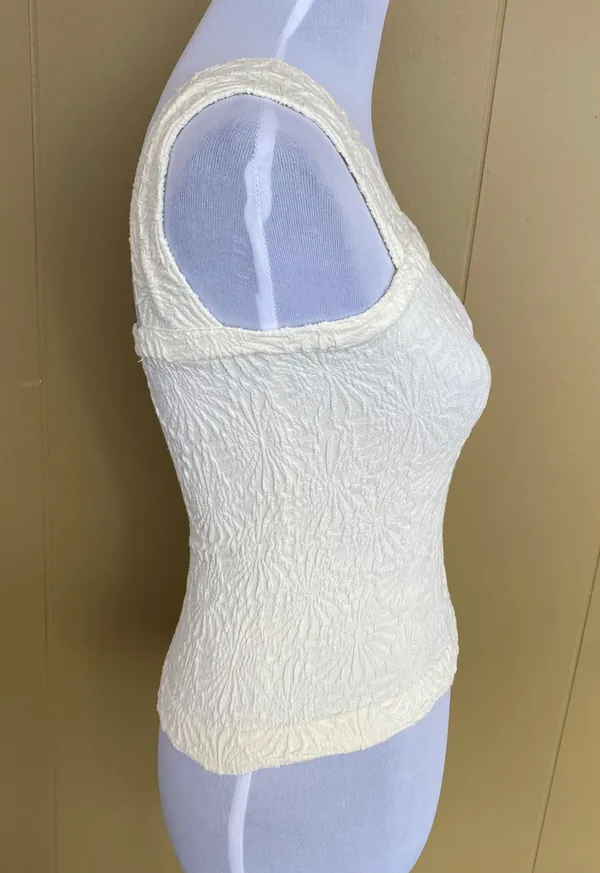 Women XS floral textured wide strap tank top cream color - Image 3