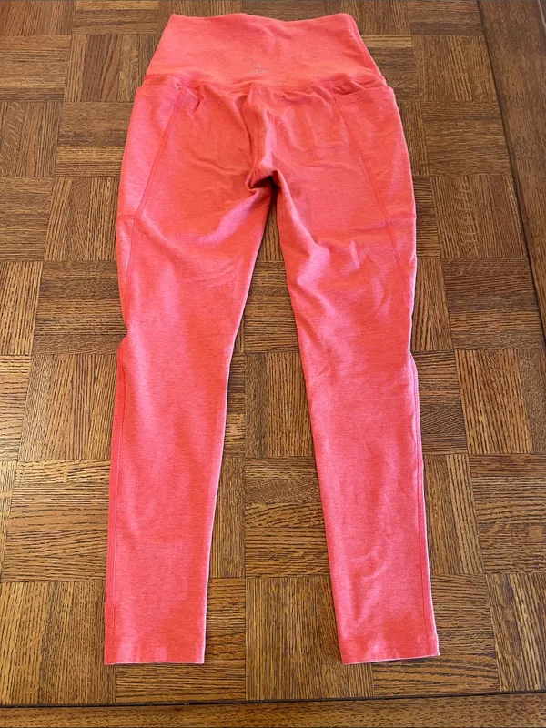 Beyond Yoga Coral orange Pink High-Rise Leggings with Side Pockets - Image 4