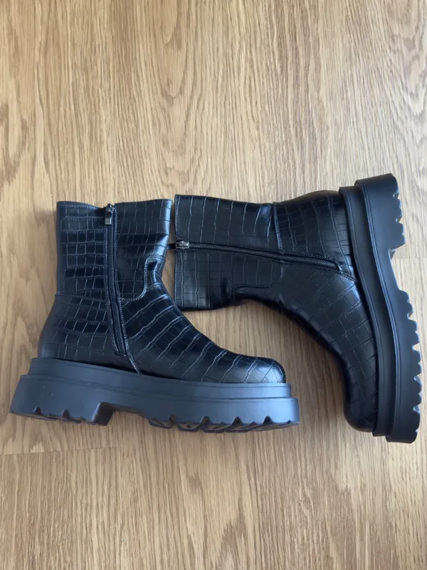 Nasty Gal Black Faux Croc Leather Zip Front Ankle Boots Size US 9 UK 7 - Image 2