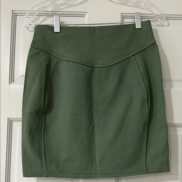 Lululemon Scuba Mini Olive Green Skirt size SP - Image 5