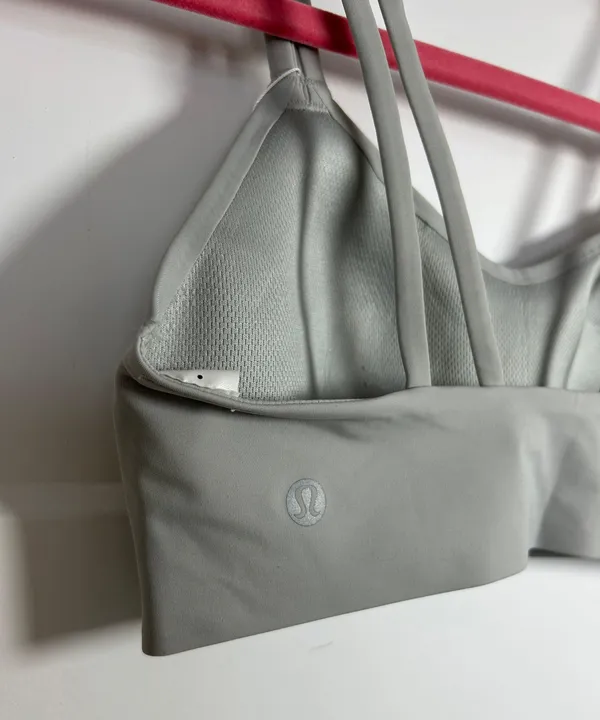 Lululemon size 6 Like a Cloud bra - Image 6