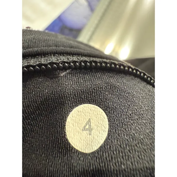 Lululemon Black Crop Leggings Size 4 Athleisure Running Workout Pants‎ - Image 5
