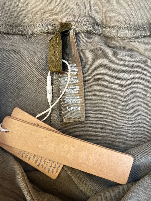 NWT SKIMS Outdoor Basics Legging Army Green Yoga Pilates Loungewear Size Small - Image 4