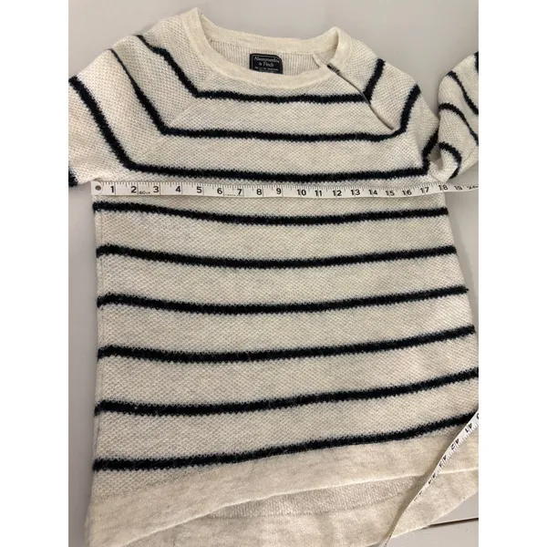 Abercrombie & Fitch Cream White Navy Blue Fuzzy Knit Minimalist Preppy Sweater S - Image 6