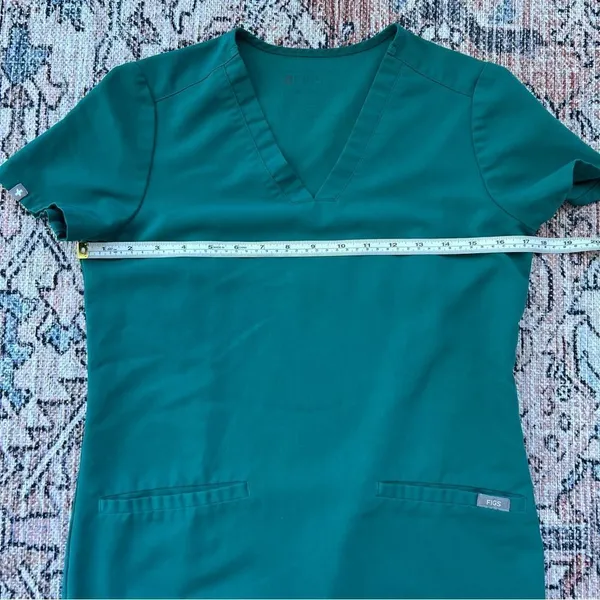 Figs Casma Three-Pocket Scrub Top in Limited Edition Kelly Green XXS Medical - Image 5