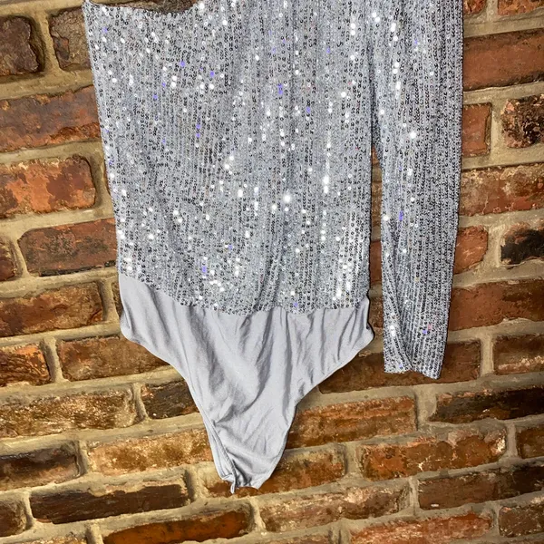 Zara Silver Sequined One Shoulder Long Sleeve Bodysuit Women's Size Large - Image 4