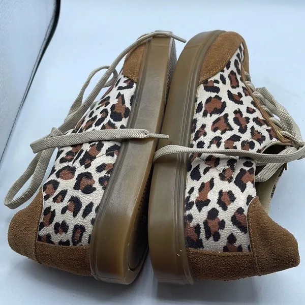 NWT Andre’ size 7 made in Italy suede animal print sneakers. - Image 4