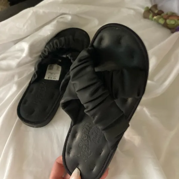 Black Crisscross Slip Ons Size 7 - Image 6