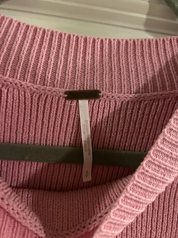 Free people cropped pink sweater - Image 2