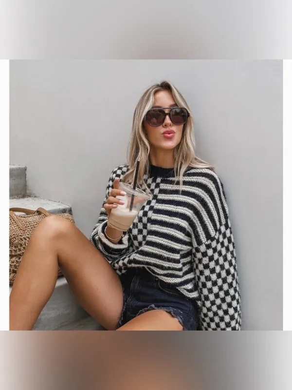 Stitch + Feather Black and Cream Patterned Women's Sweater Size L - Image 5