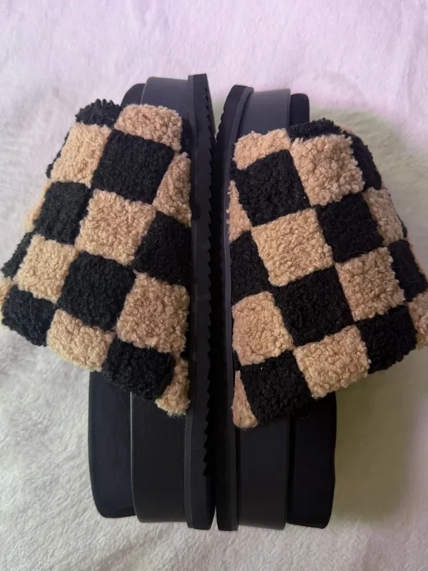 ROAM Checkerboard Sherpa Slide - Black & Tan - Image 5
