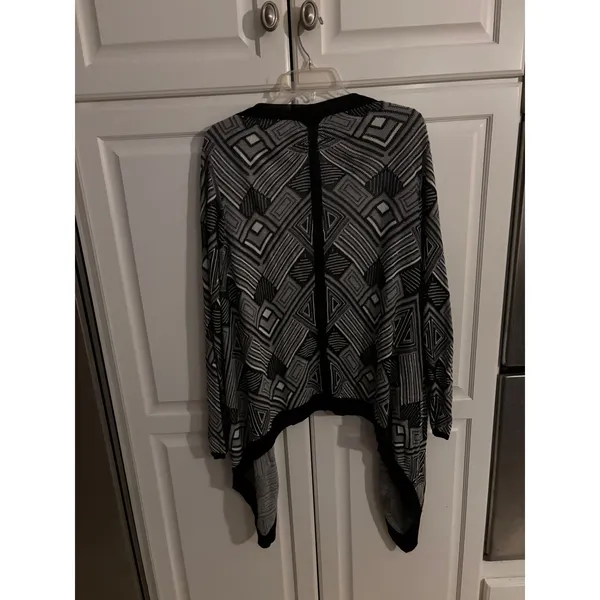 Renuar Womens XL Geometric Open Front Cardigan Black White Handkerchief Hem Knit - Image 4