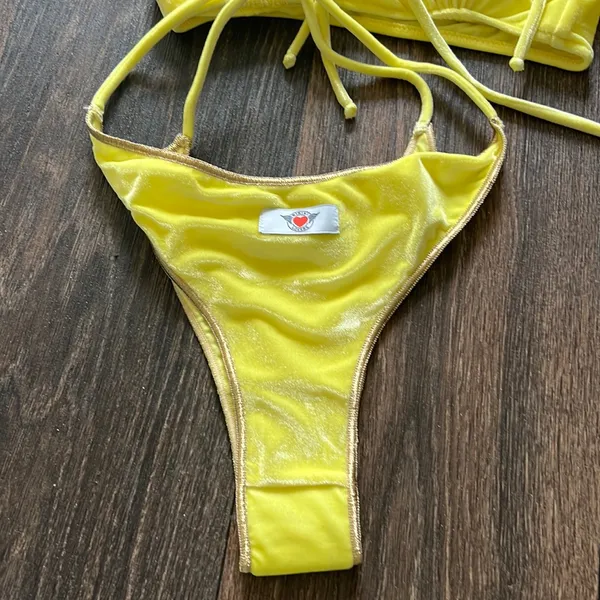 Bikini Lovers in Gige Giallo Bikini Gold - Image 4