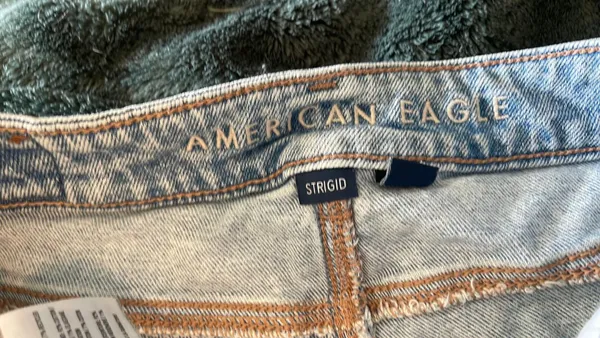 American Eagle Jeans Ripped Short - Image 2