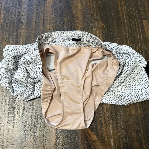Lululemon Pleat To Street Shorts - Image 6