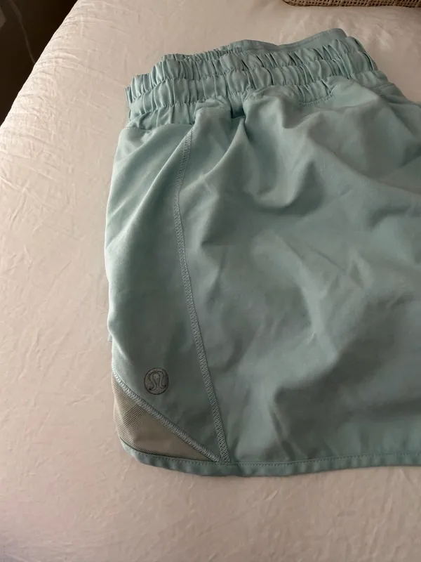 Lululemon Shorts Hotty Hot 2.5" - Image 3
