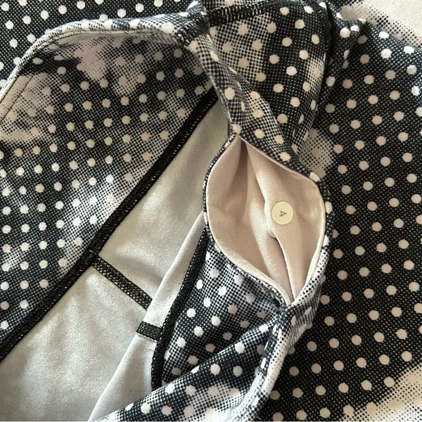 Lululemon - Black Polka-Dot Floral Cropped Leggings - Womens Size 4 - Image 8