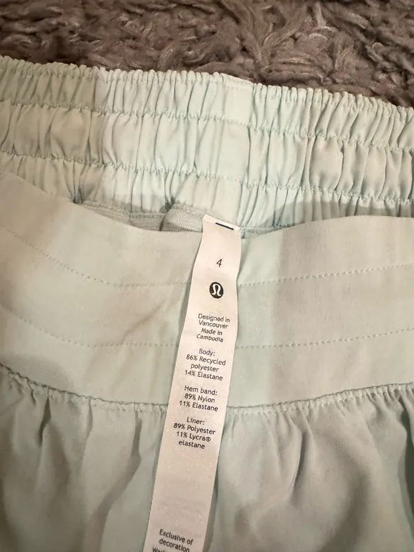 Lululemon Hotty Hot Shorts 2.5" Low-Rise - Image 3