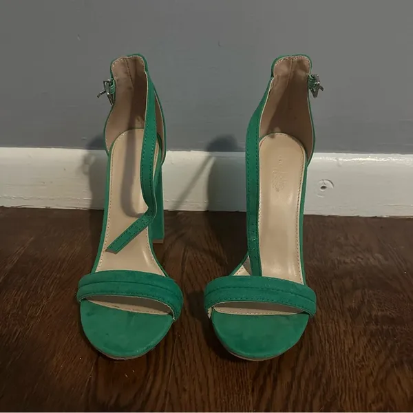 Suede Green Heels Size 7 - Image 3