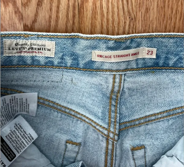 Levi’s Ribcage Straight Ankle Jeans - Image 3