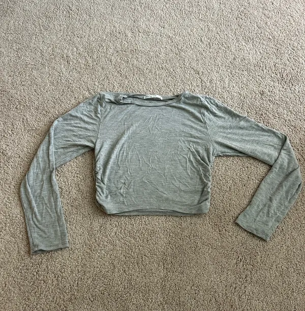 Gray Cropped Long Sleeve Size M - Image 3