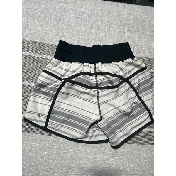 Lululemon Hotty Hot Shorts Size 4 Grey White Striped Running Athletic with Liner - Image 4