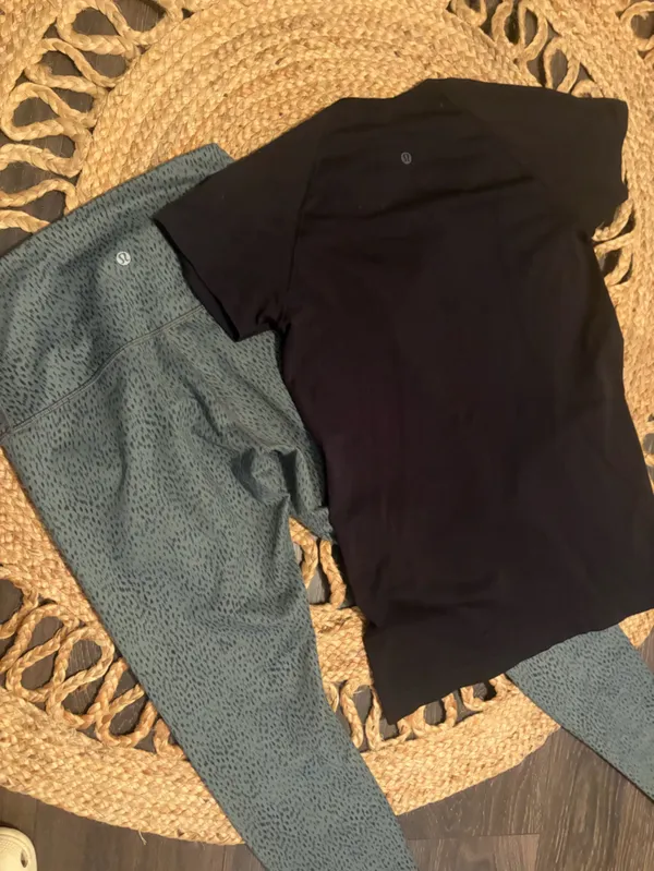 Lululemon outfit size medium - Image 4