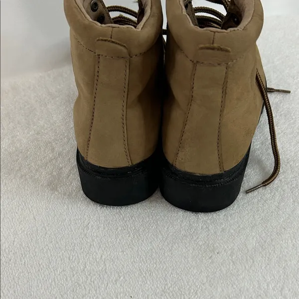 Women’s Bass Hiking Boots – Size 7.5 see pictures for wear - Image 4