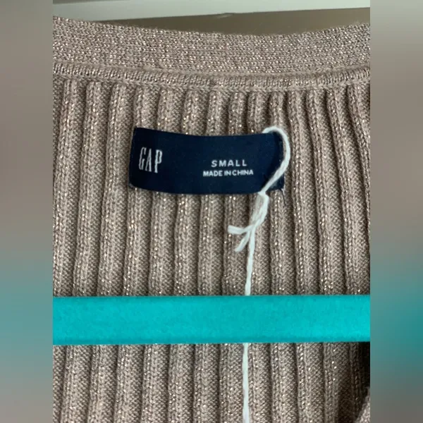 Gap Ribbed Button-Up Cardigan. Size -Small - Image 3