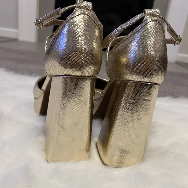 Chelsea‎ & Violet Women’s Pumps 9M Chunky Heels Gold Y2K - Image 5