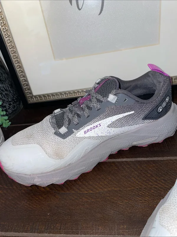 Brooks Cascadia 17 Trail Running Shoes Size 8 Oyster/Blackened Pearl/ Purple - Image 7