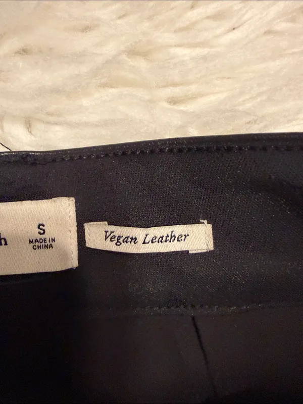 Abercrombie & Fitch Black High-Waist Faux Leather Pleated Women’s Shorts size S - Image 5