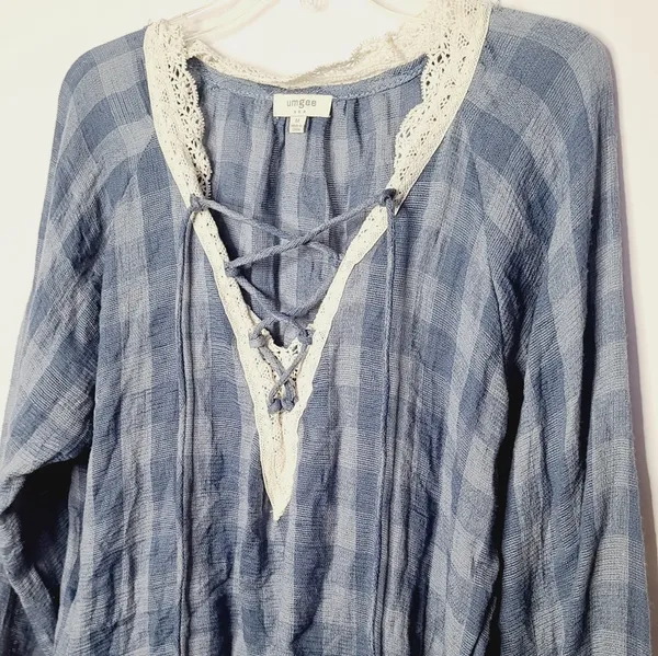 Anthropologie Umgee plaid tassel tie vneck lace blue checkered country Top Sz M - Image 3