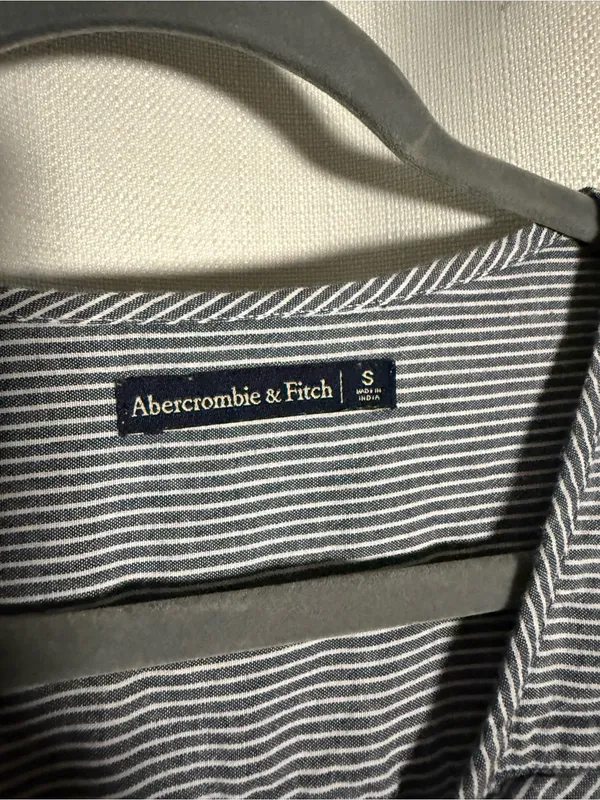 Abercrombie & Fitch Blue and White Striped Long Sleeve Blouse Size Small - Image 3
