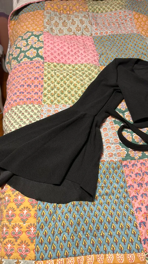 Romwe Black Bell Sleeve Crop Top - Image 4
