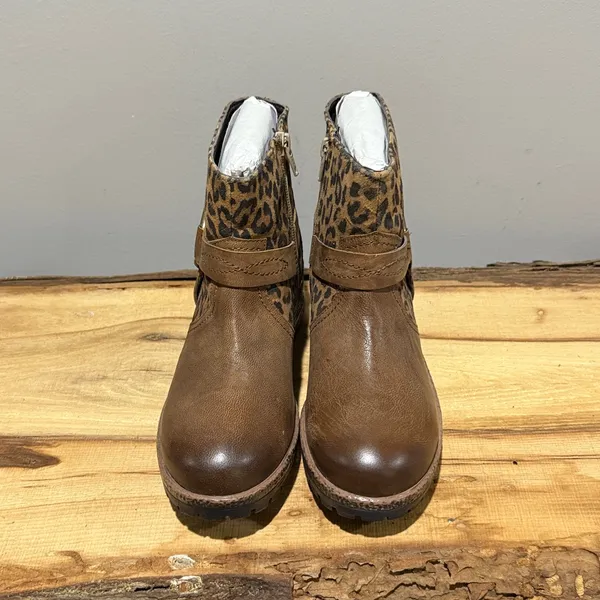 NEW Very Volatile Leather & Leopard Print‎ Harness Bootie Size 8 - Image 4