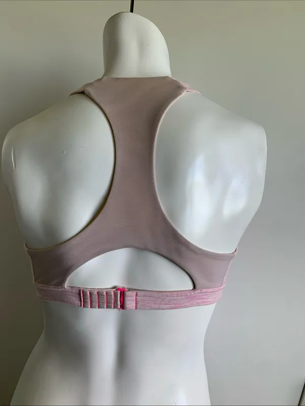 Lululemon size 6 (medium) Hook Me Up pink Racerback sports bra - Image 3