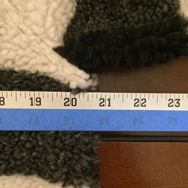 Vineyard Vines Sherpa pullover black white medium - Image 6