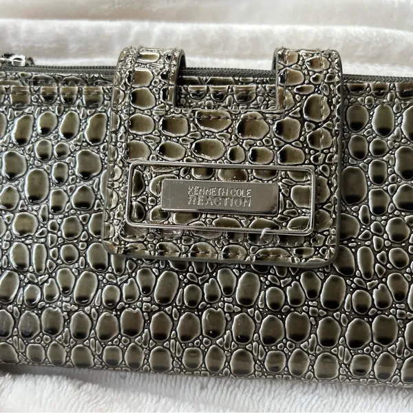 Kenneth Cole Reaction vegan patent leather wristlet wallet - Image 2