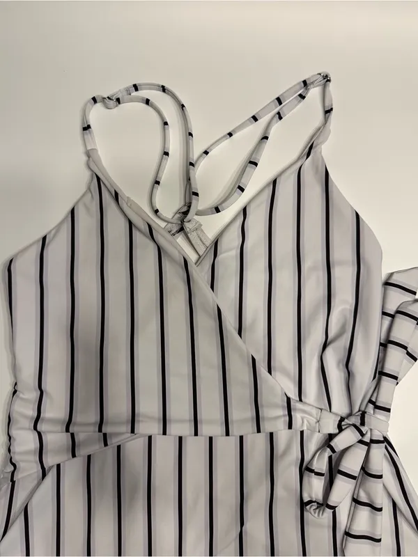 Cupshe Black & White Striped Wrap One Piece Swimsuit Size Large - Image 4