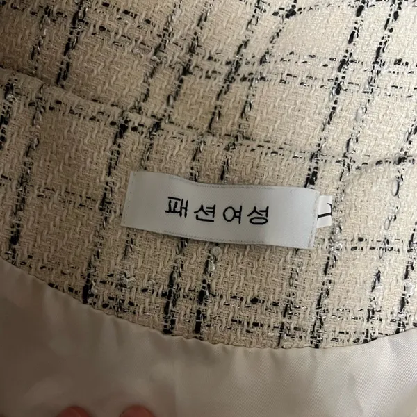 Aritzia Tweed plaid trenchcoat jacket cream - Image 6